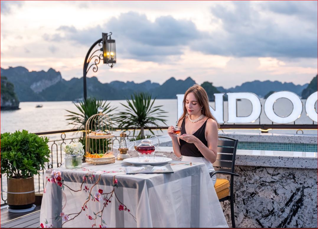Indochine Grand Luxury Cruise: 5.5-Star Lan Ha Bay (2-3 Days)