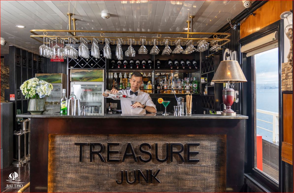 Treasure Junk: Boutique 4.5-Star Cruise in Bai Tu Long Bay