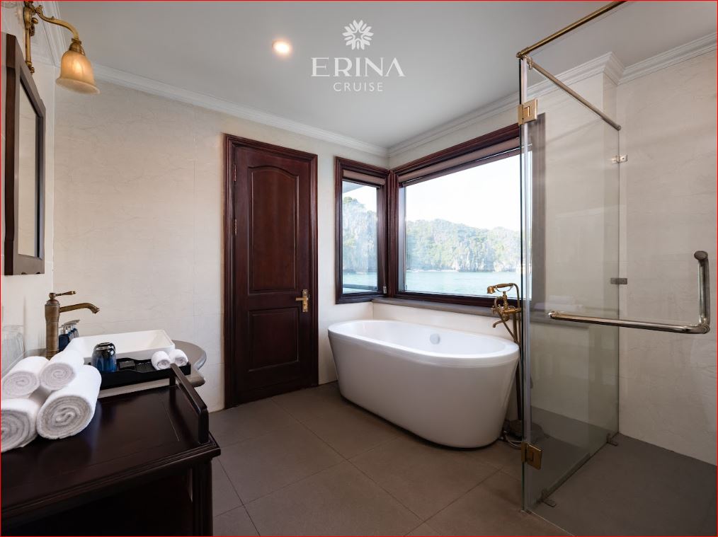 Erina Cruise: 5-Star Luxury Superyacht in Lan Ha Bay