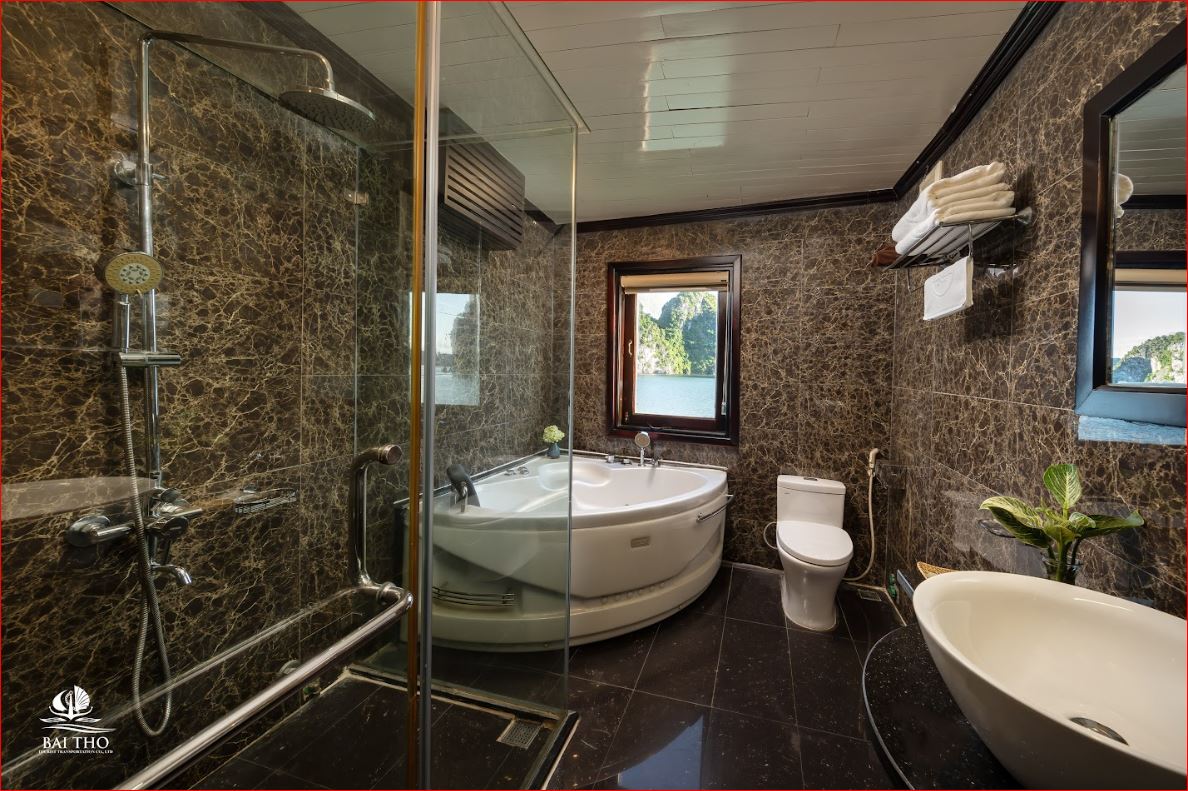 Treasure Junk: Boutique 4.5-Star Cruise in Bai Tu Long Bay