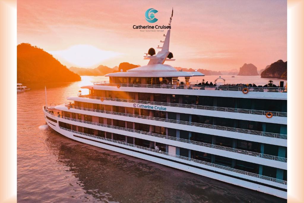 Catherine Cruise: 6-Star Luxury Superyacht in Ha Long Bay