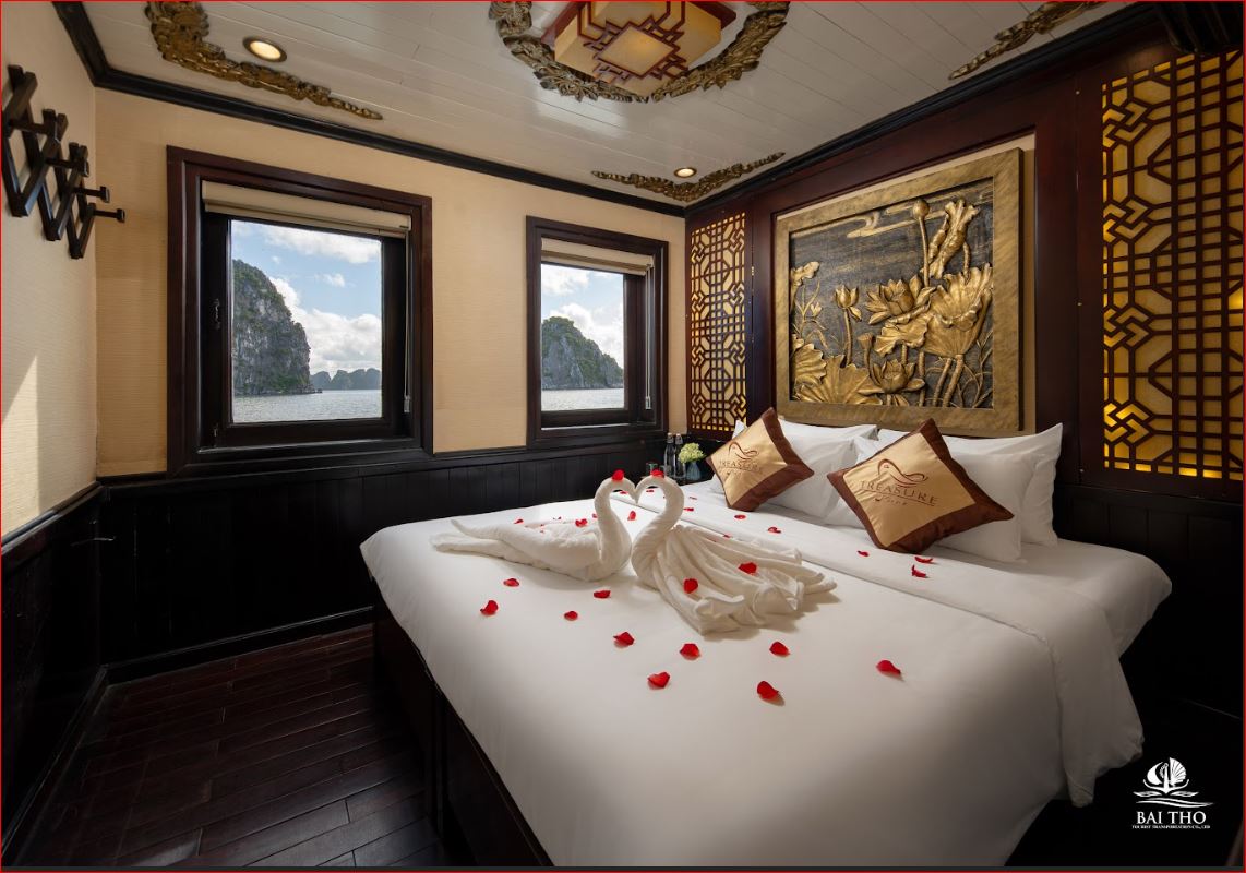 Treasure Junk: Boutique 4.5-Star Cruise in Bai Tu Long Bay