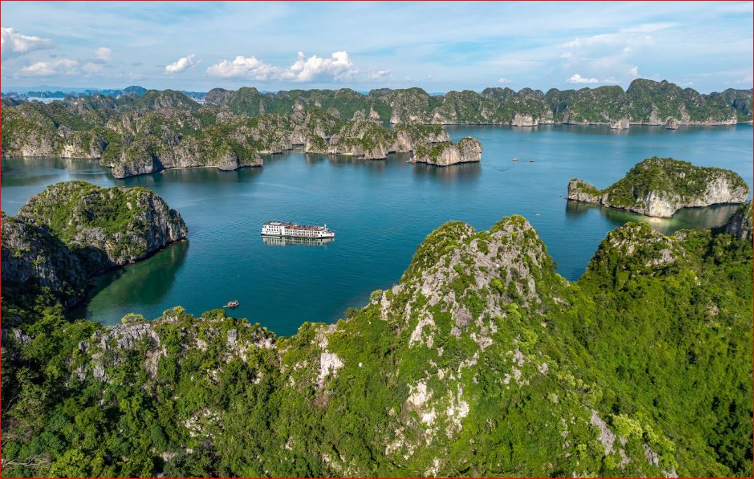 Indochine Grand Luxury Cruise: 5.5-Star Lan Ha Bay (2-3 Days)