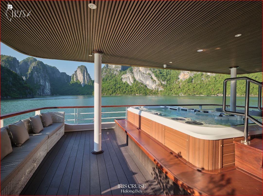 Iris Halong Bay Luxury 8-Hour Cruise: Canapé & Live Music