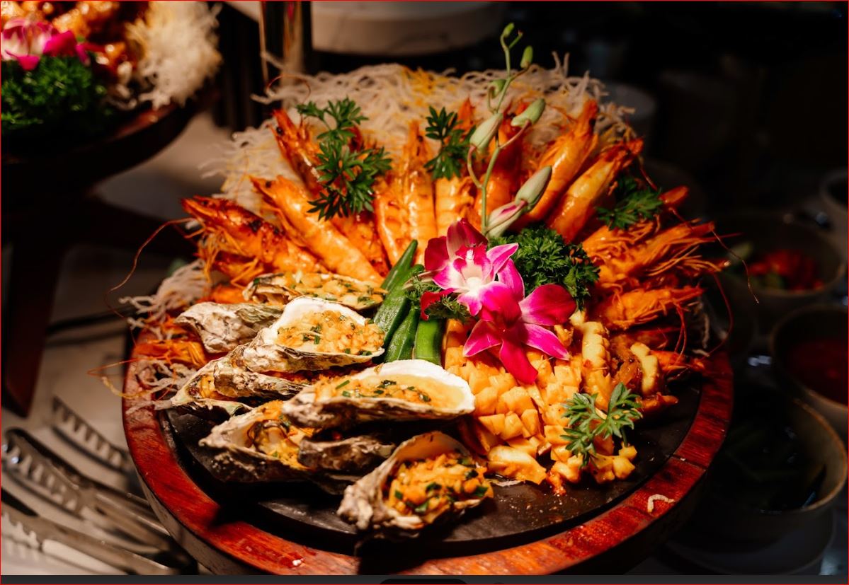 Iris Halong Bay Luxury 8-Hour Cruise: Canapé & Live Music