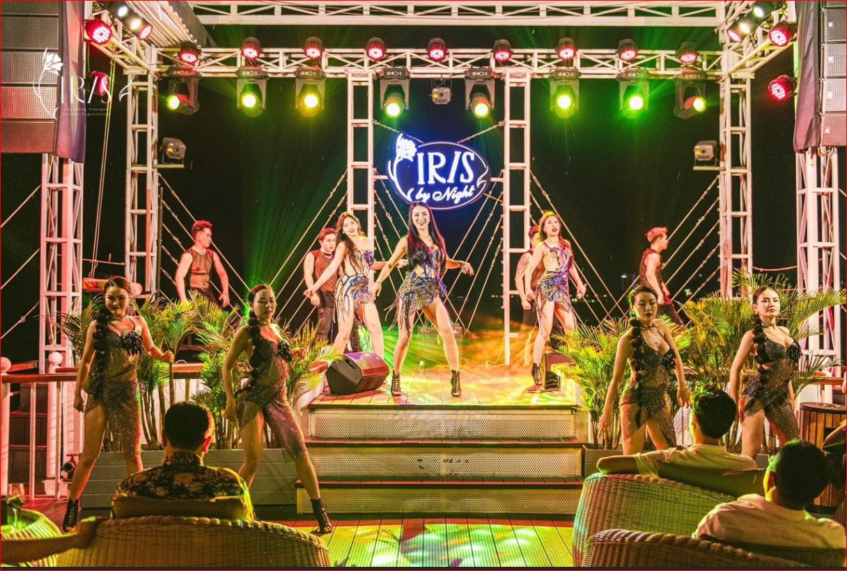 Iris Halong Bay Luxury 8-Hour Cruise: Canapé & Live Music