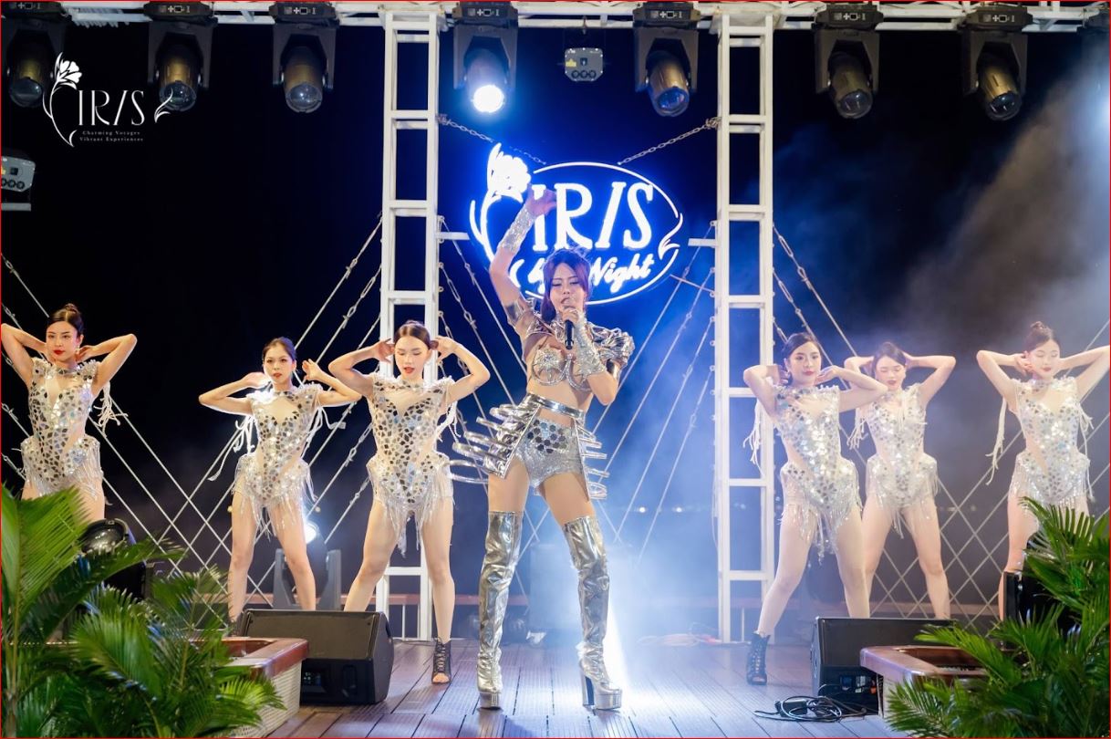 Iris Halong Bay Luxury 8-Hour Cruise: Canapé & Live Music