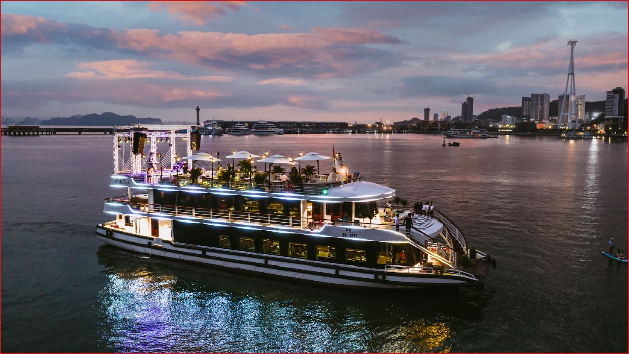 Iris Halong Bay Luxury 8-Hour Cruise: Canapé & Live Music