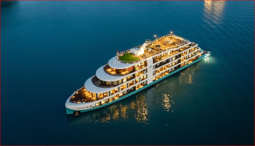 Lyra Grandeur Cruise: 6-Star Luxury Superyacht in Lan Ha Bay