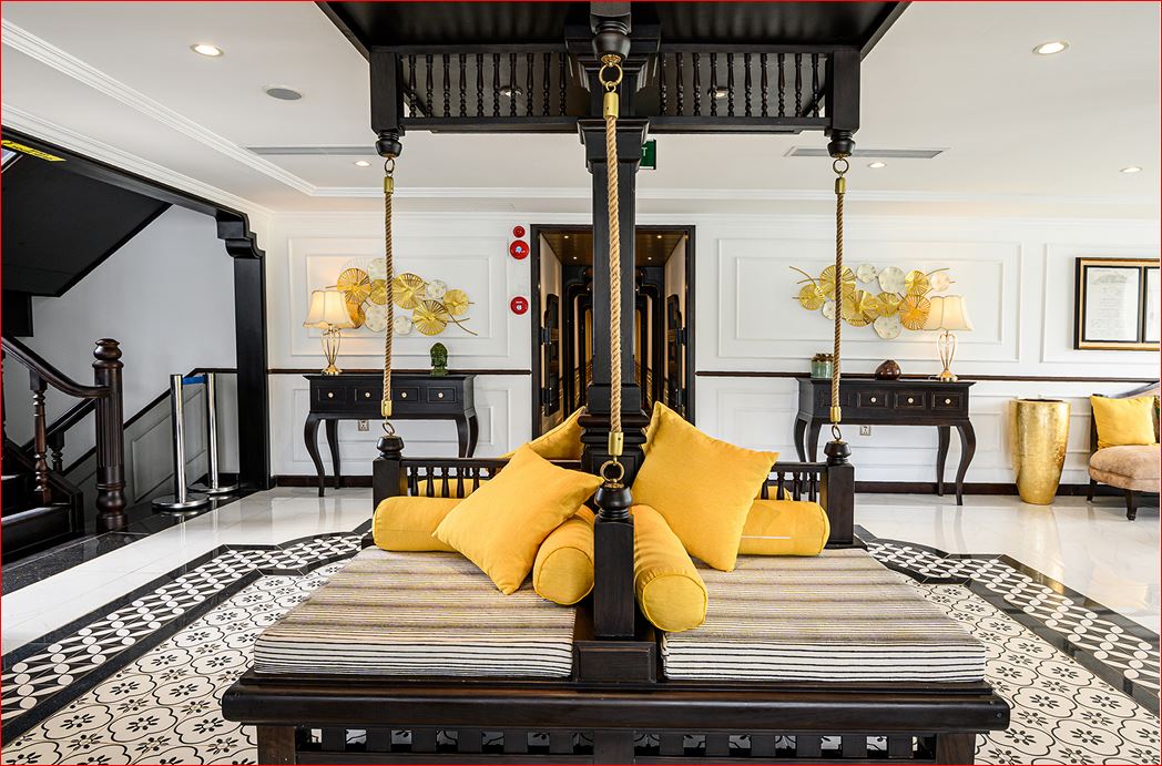 Capella Cruise: 6-Star Luxury Superyacht in Lan Ha Bay