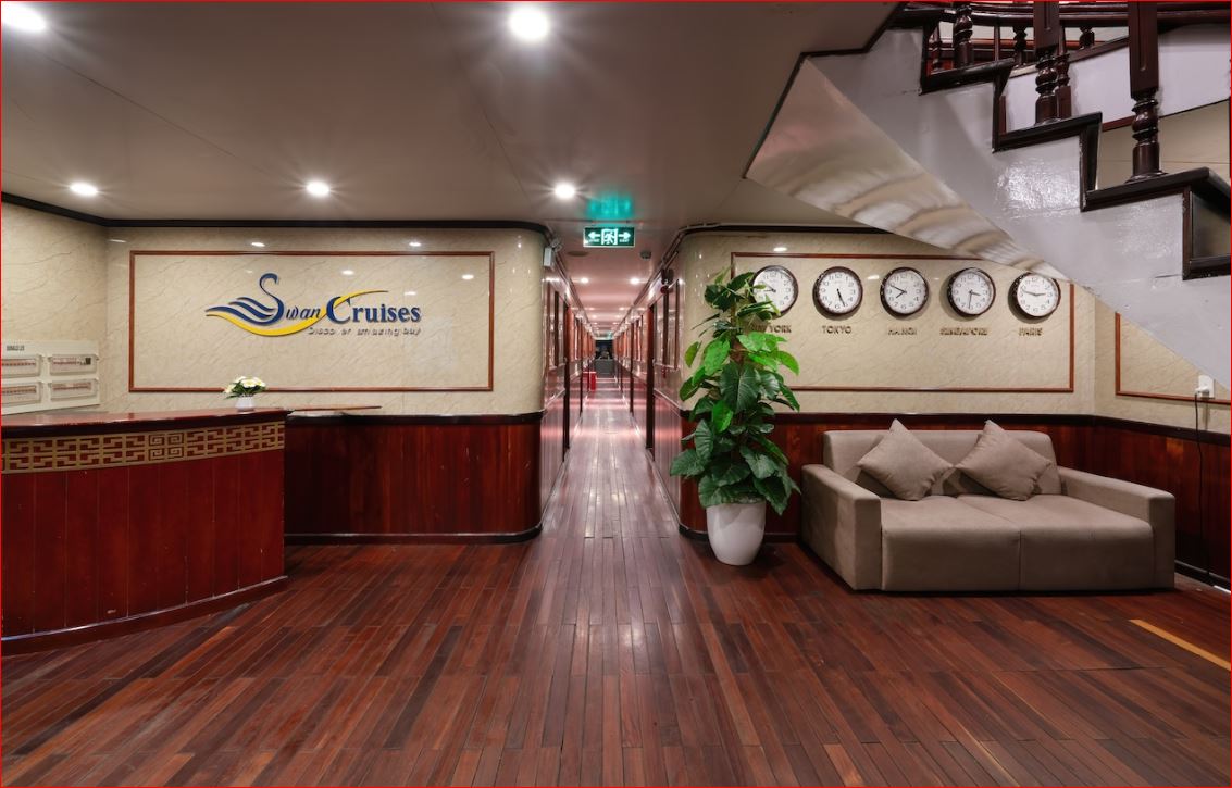 Swan 4-Star Cruise: Authentic Boutique in Bai Tu Long Bay