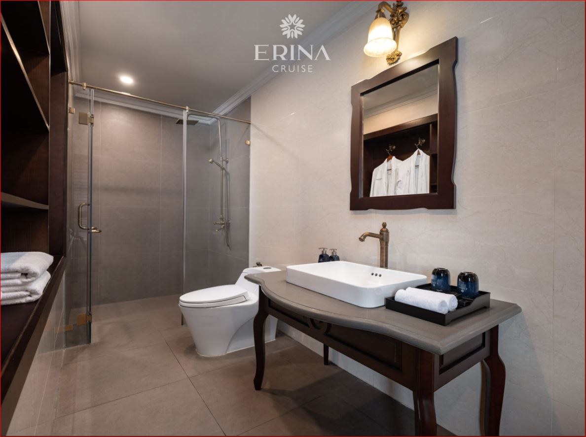 Erina Cruise: 5-Star Luxury Superyacht in Lan Ha Bay