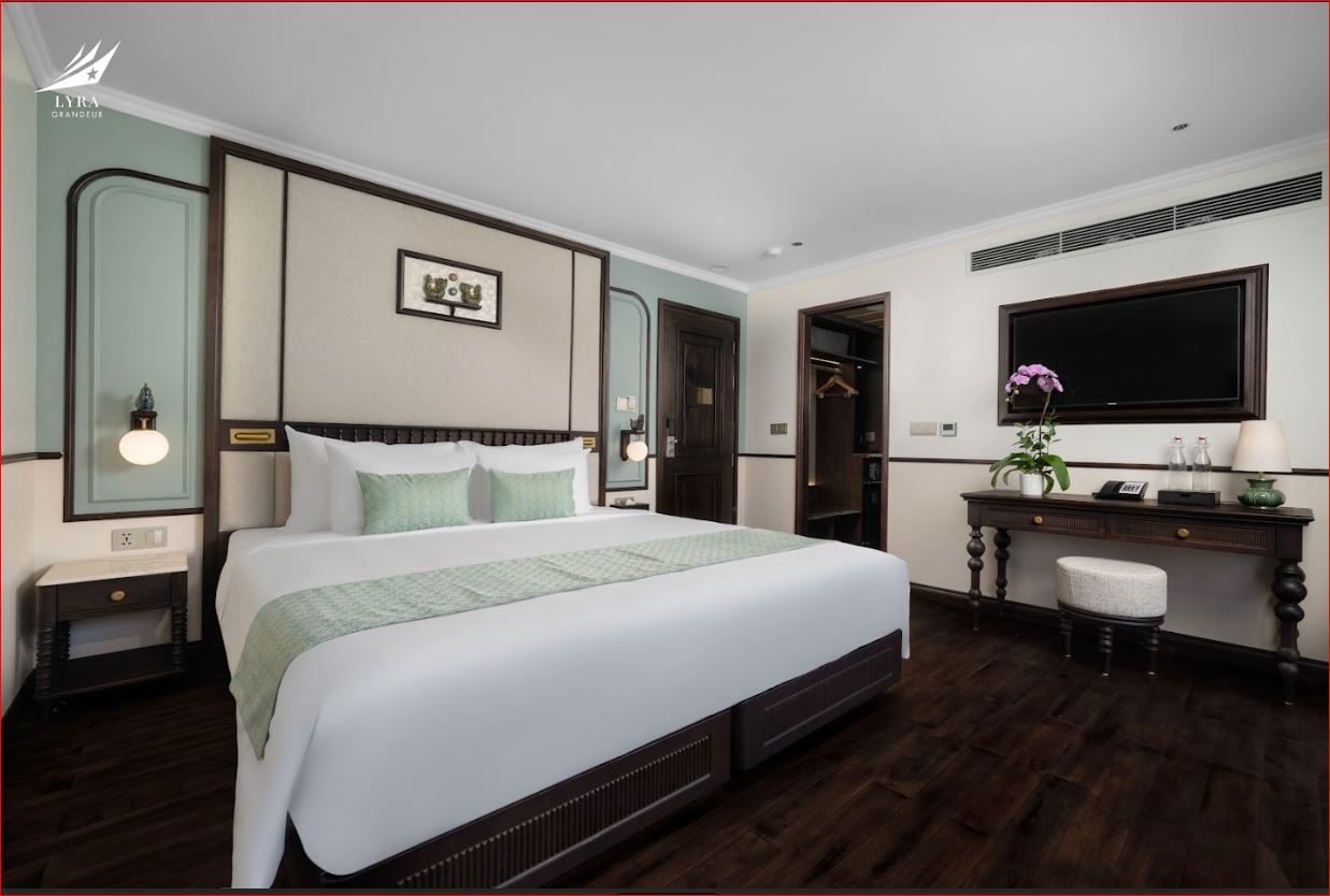 Lyra Grandeur Cruise: 6-Star Luxury Superyacht in Lan Ha Bay