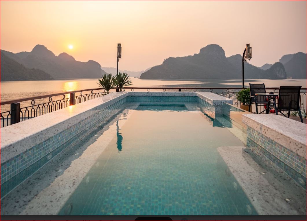 Indochine Grand Luxury Cruise: 5.5-Star Lan Ha Bay (2-3 Days)