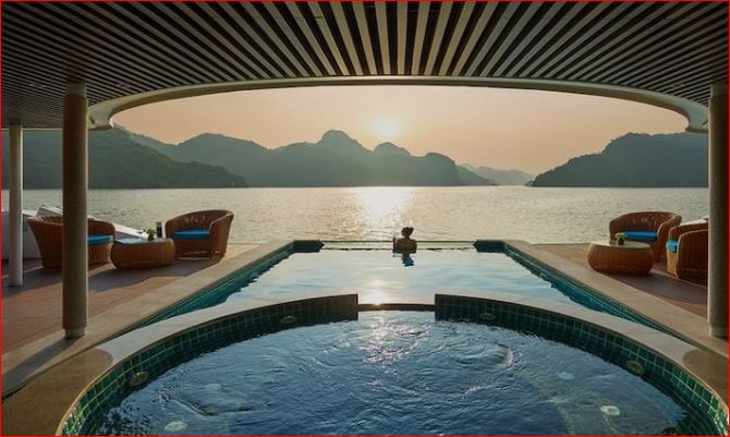 Capella Cruise: 6-Star Luxury Superyacht in Lan Ha Bay