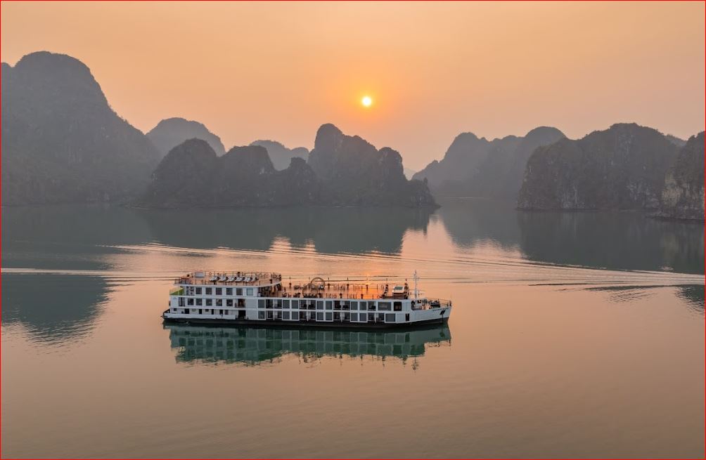 Indochine Grand Luxury Cruise: 5.5-Star Lan Ha Bay (2-3 Days)