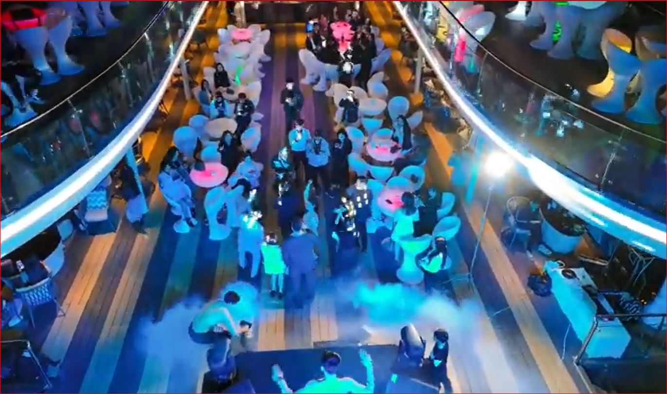 Luna Halong Cruise: Luxury 550-Guest & First Glass-Bottom Pool