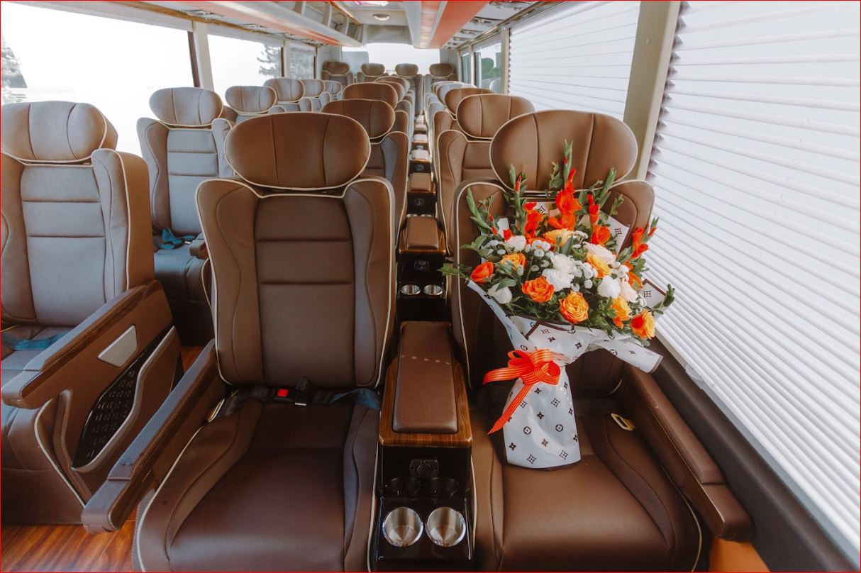 Halong Catamaran 2: Luxury 99-Guest Cruise & Outdoor Jacuzzi