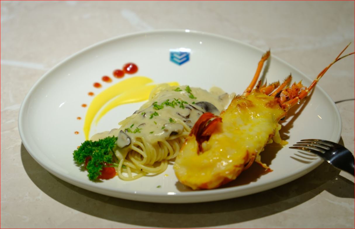 Halong Catamaran 2: Luxury 99-Guest Cruise & Outdoor Jacuzzi