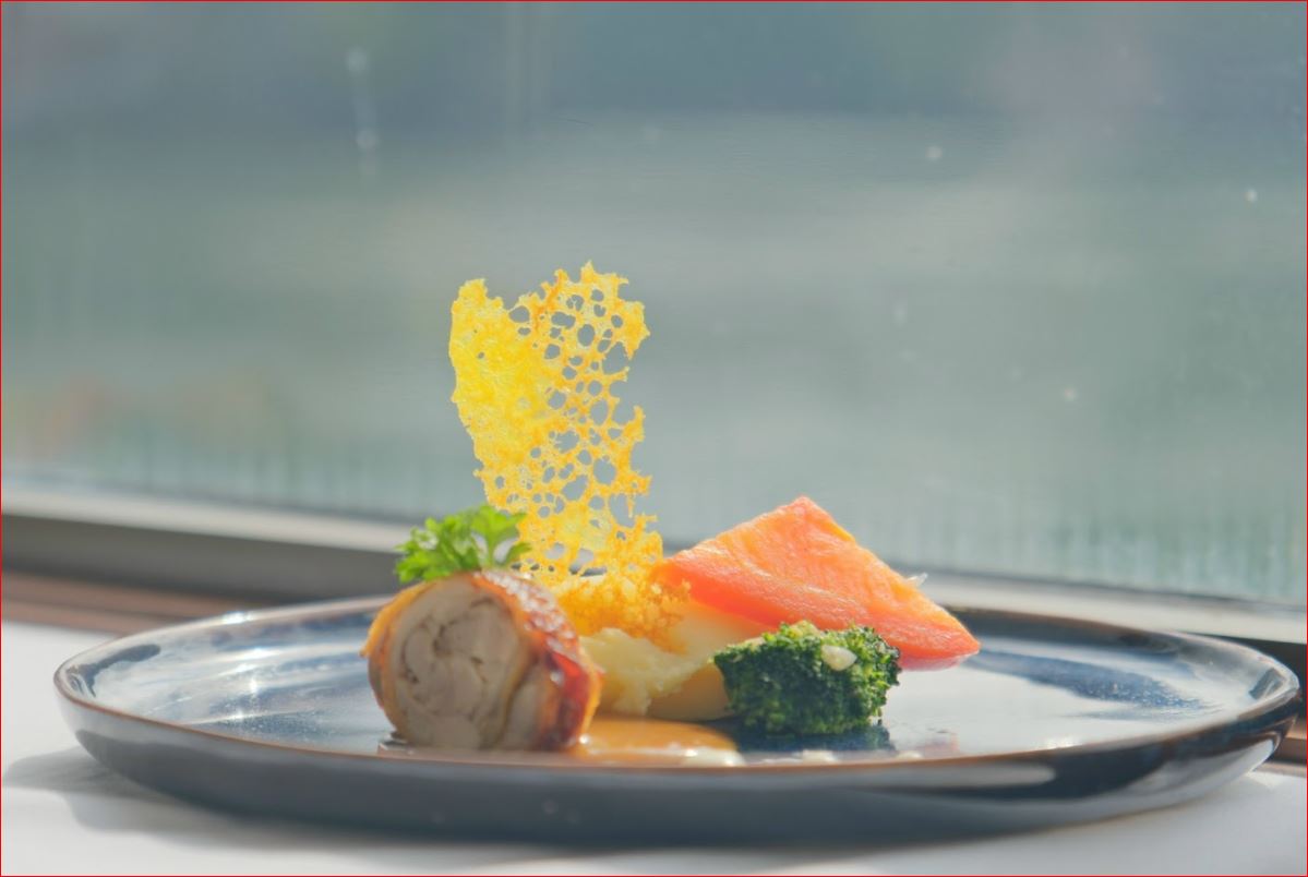 Halong Catamaran 2: Luxury 99-Guest Cruise & Outdoor Jacuzzi