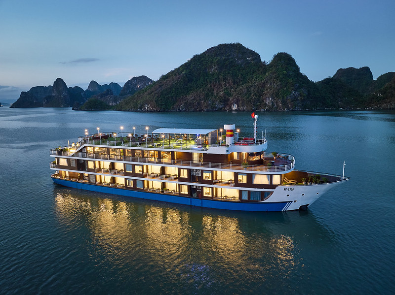 La Casta Regal 5 – Star Cruise: Exclusive Lan Ha Bay Discovery