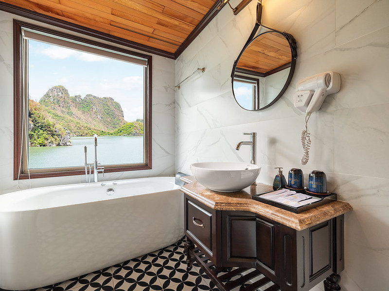 La Casta Regal 5 – Star Cruise: Exclusive Lan Ha Bay Discovery