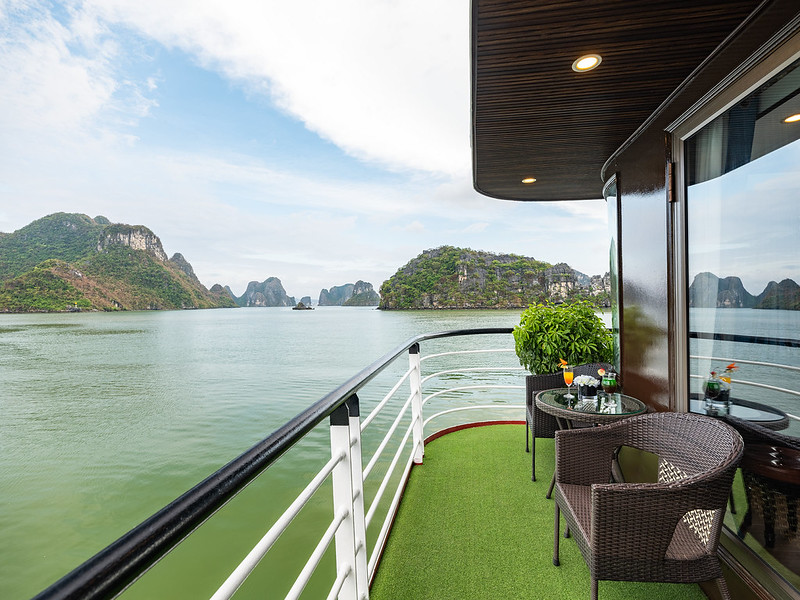 La Casta Regal 5 – Star Cruise: Exclusive Lan Ha Bay Discovery