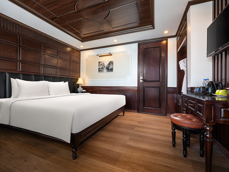 La Casta Regal 5 – Star Cruise: Exclusive Lan Ha Bay Discovery