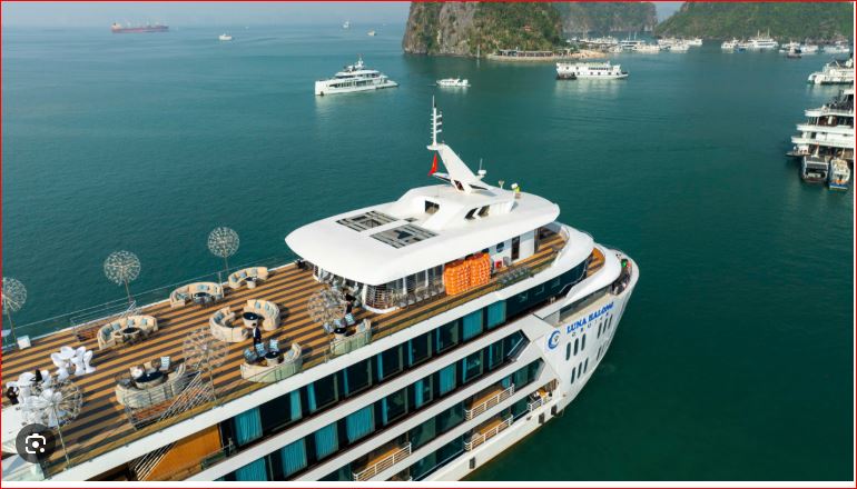 Luna Halong Cruise: Luxury 550-Guest & First Glass-Bottom Pool