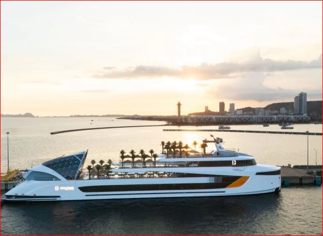 Dolphin Halong Cruise: 6-Star Luxury Entertainment & Dining