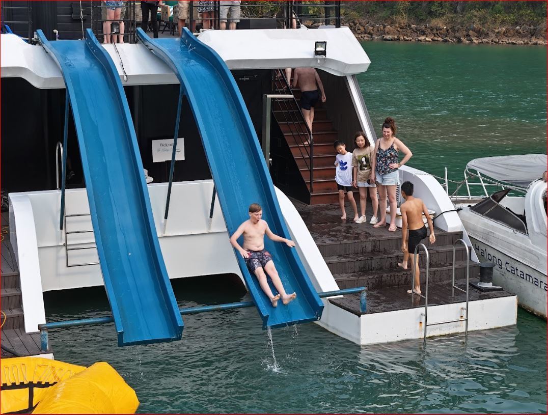 Halong Catamaran 2: Luxury 99-Guest Cruise & Outdoor Jacuzzi