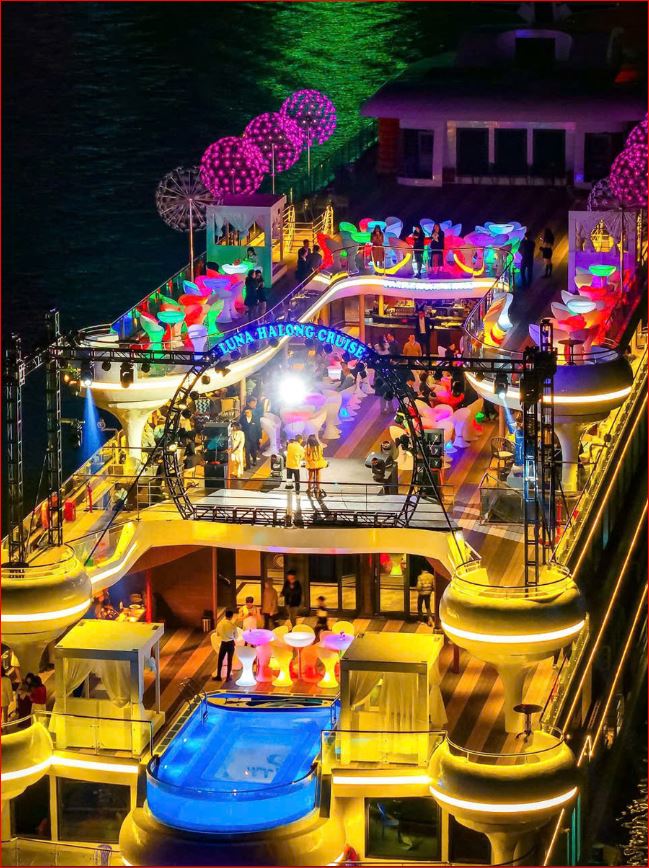 Luna Halong Cruise: Luxury 550-Guest & First Glass-Bottom Pool