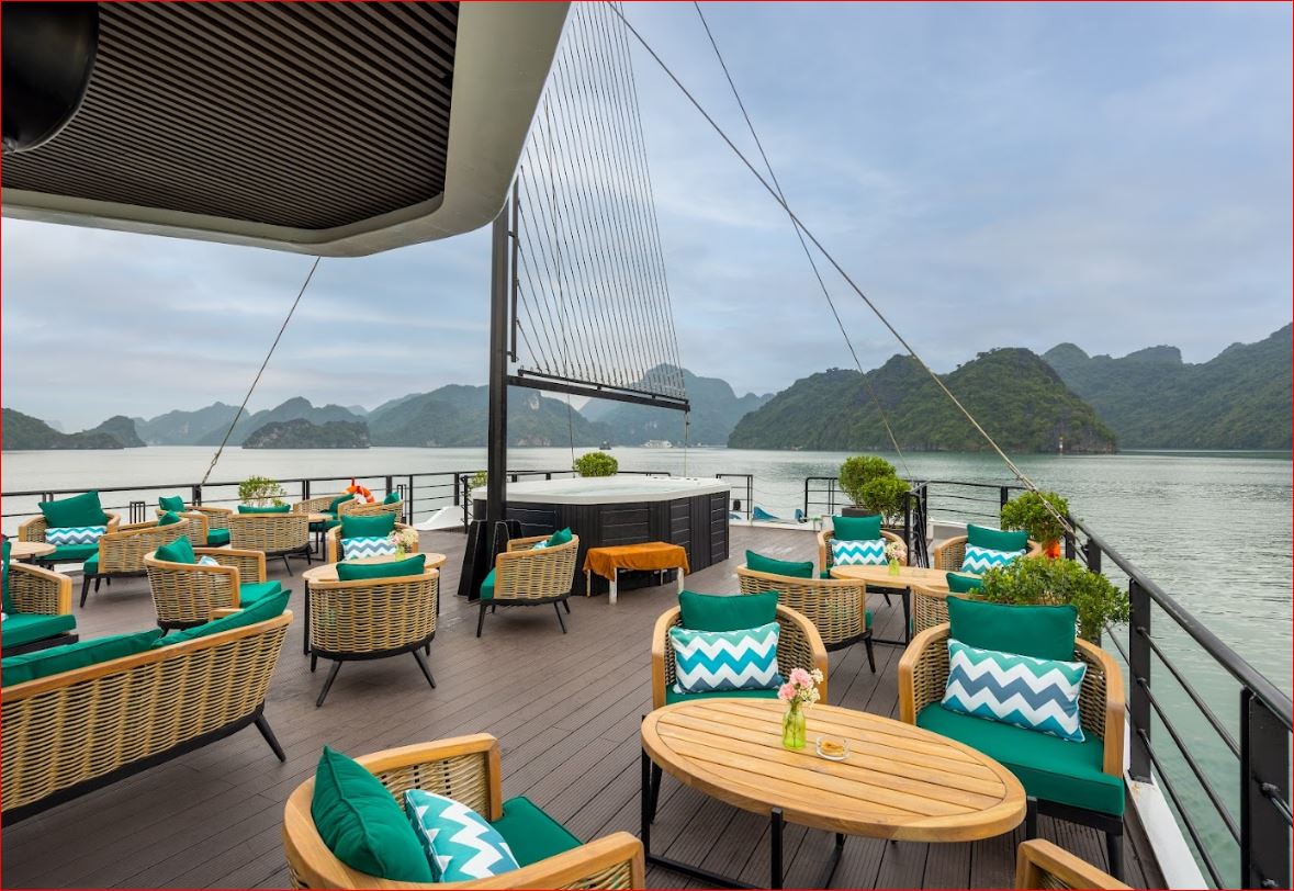 Halong Catamaran 2: Luxury 99-Guest Cruise & Outdoor Jacuzzi