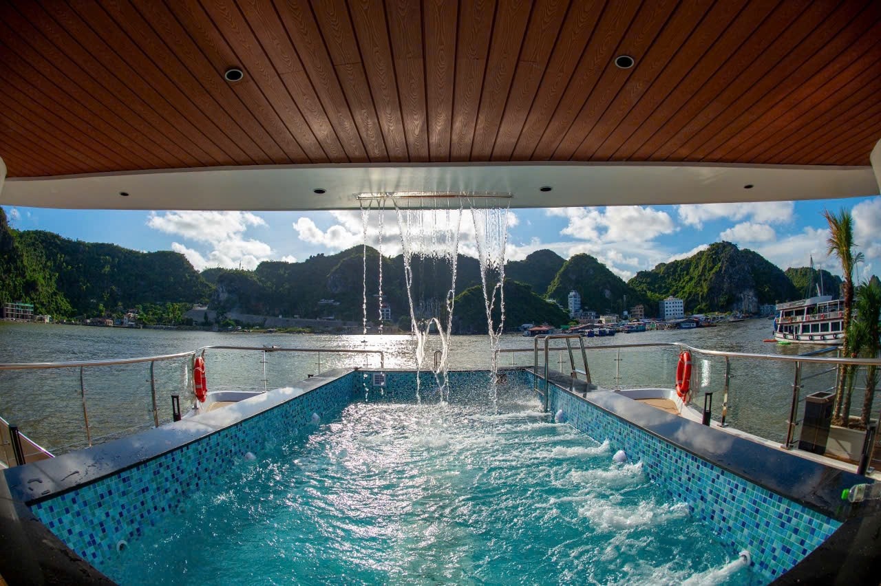 Serenity Grandeur: Cat Ba’s Largest 5-Star Luxury Day Cruise