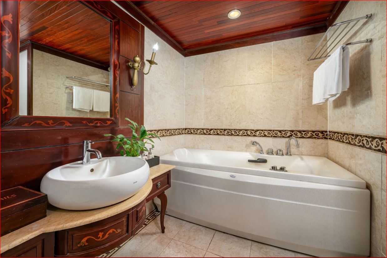 Indochina Sails: 4 Star Luxury Pioneer Ha Long Bay Cruise