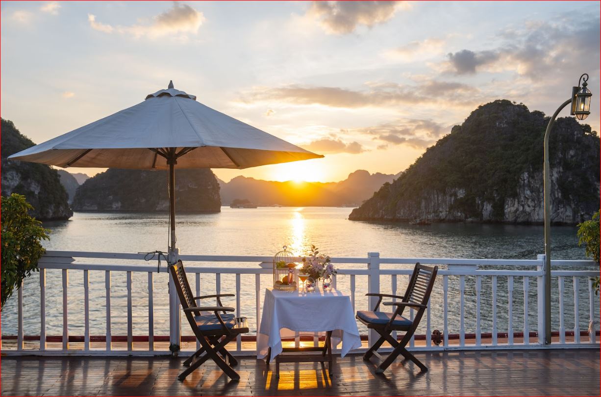 Indochina Sails: 4 Star Luxury Pioneer Ha Long Bay Cruise