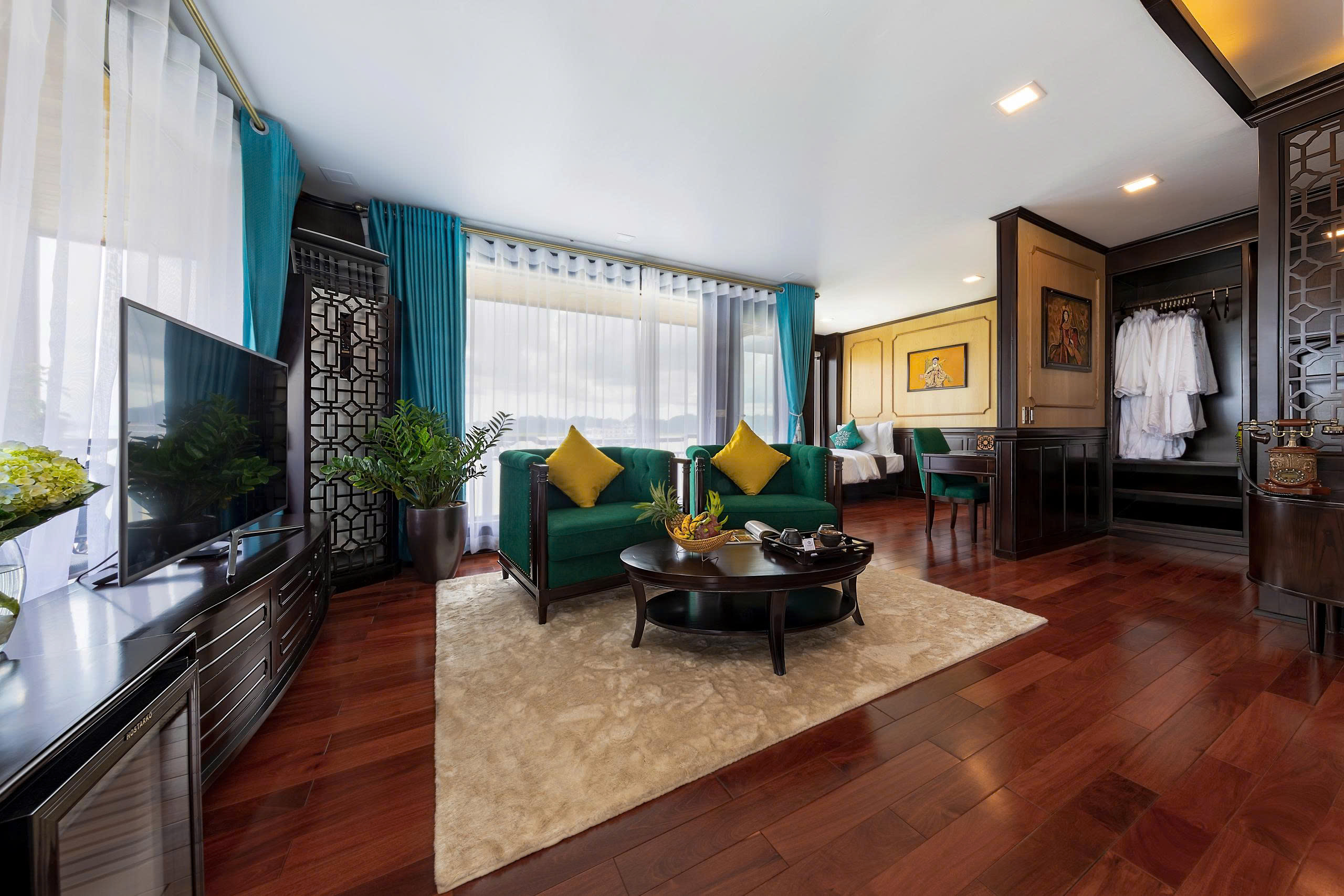 Mila Grand Cruise: Indochine Masterpiece 5 Star in Lan Ha Bay