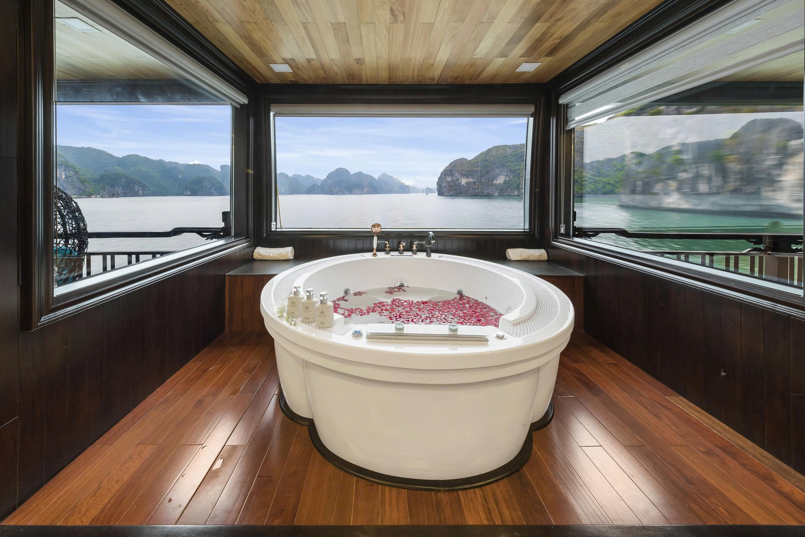 Mila Grand Cruise: Indochine Masterpiece 5 Star in Lan Ha Bay