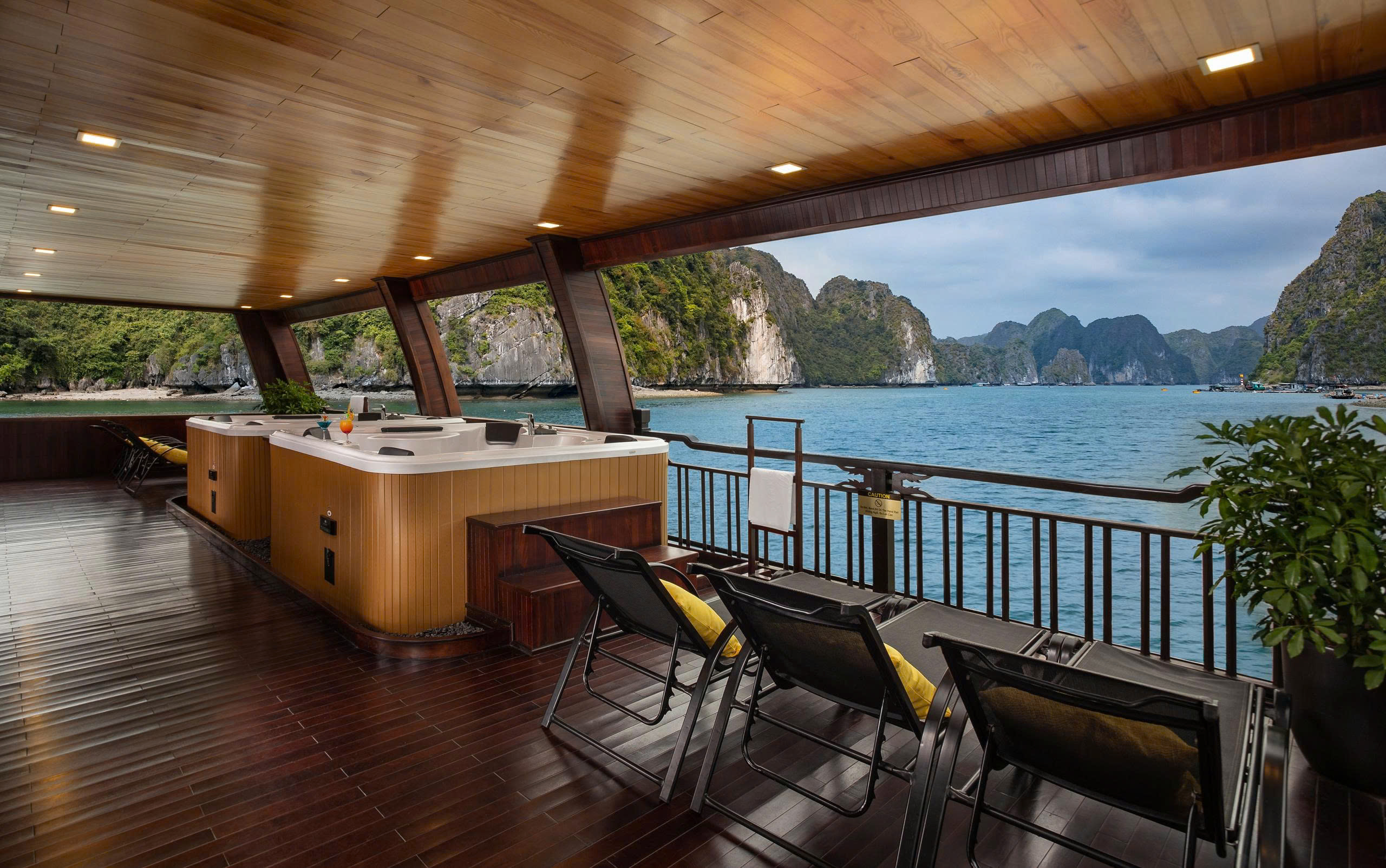 Mila Grand Cruise: Indochine Masterpiece 5 Star in Lan Ha Bay