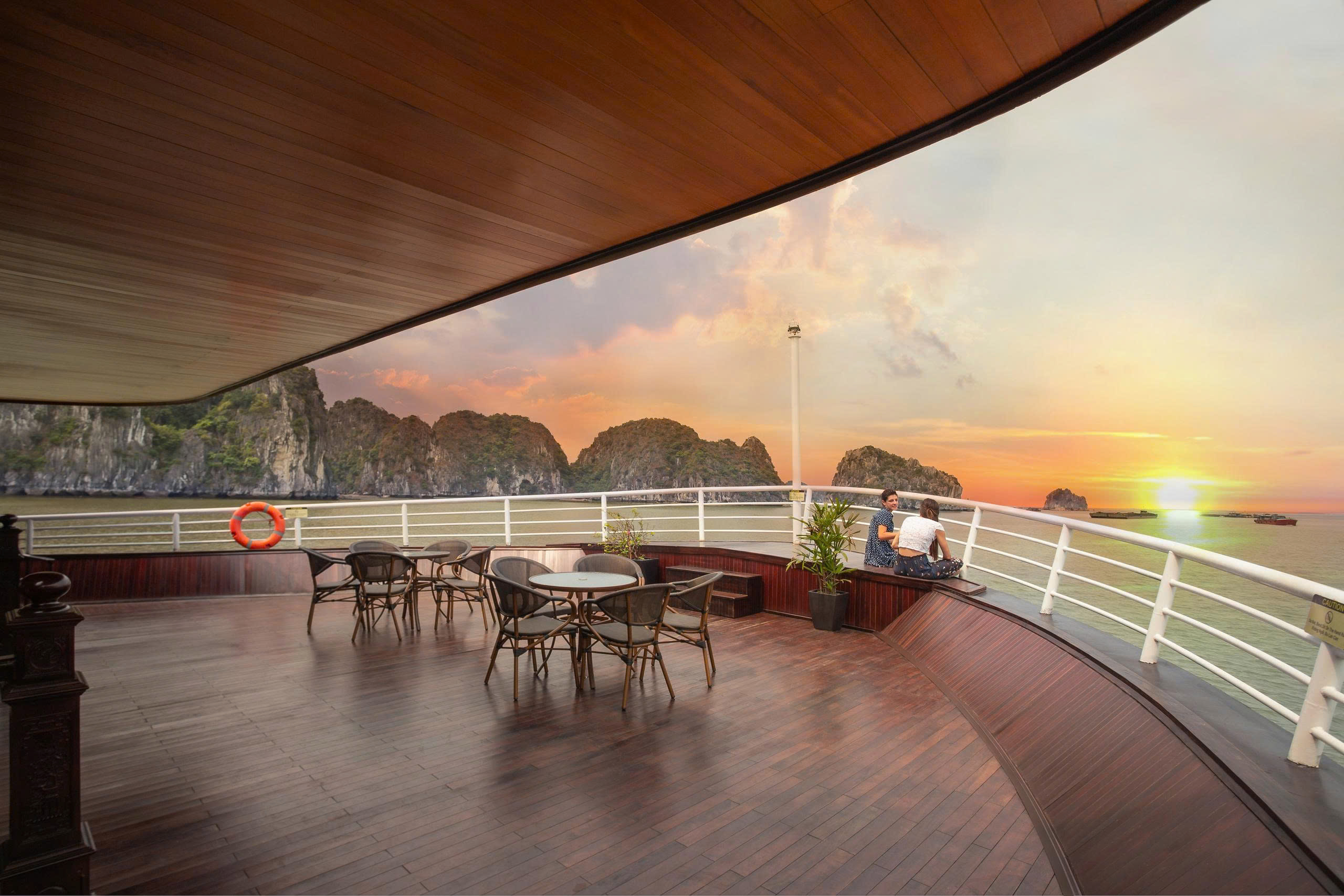 Mila Grand Cruise: Indochine Masterpiece 5 Star in Lan Ha Bay