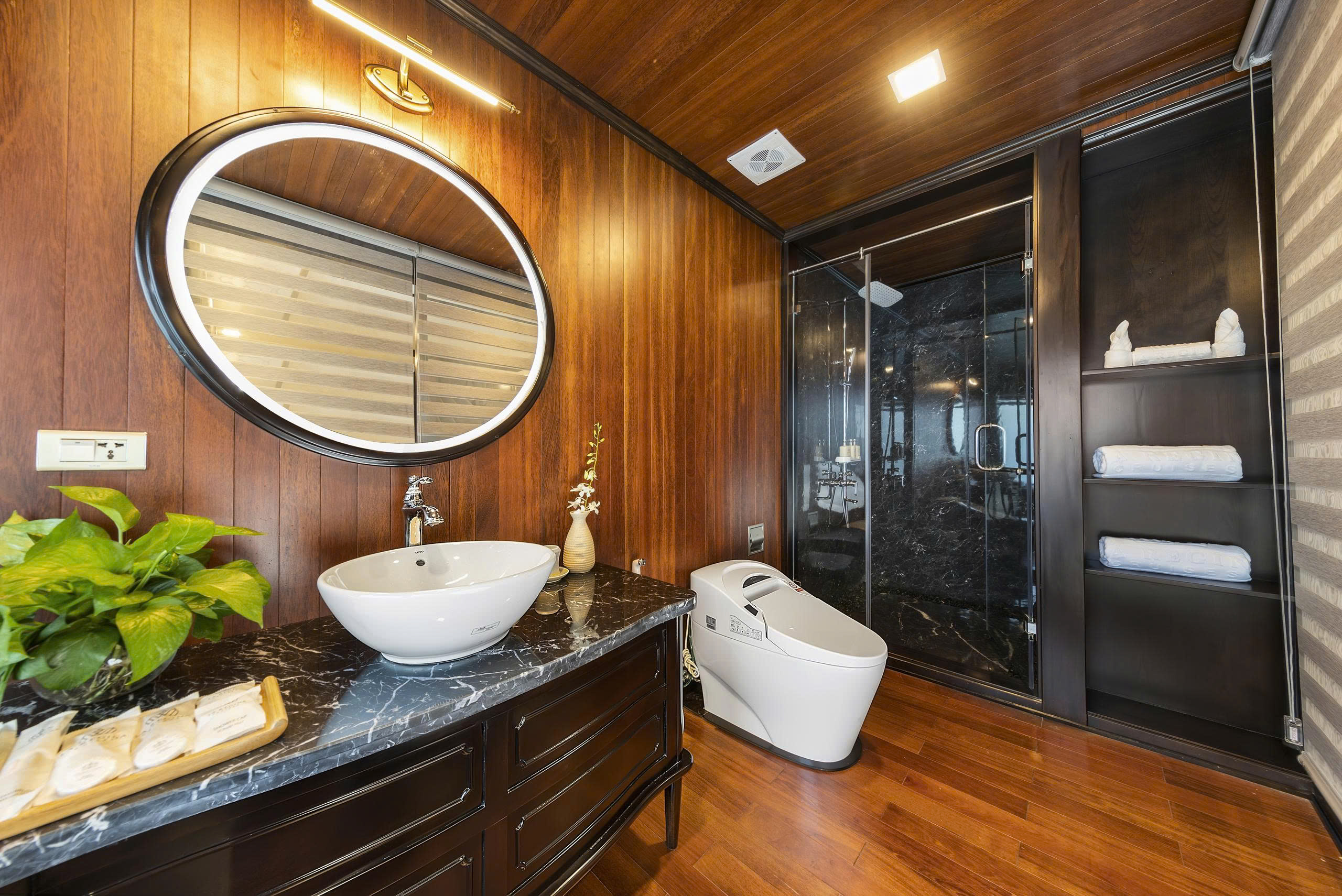 Mila Grand Cruise: Indochine Masterpiece 5 Star in Lan Ha Bay