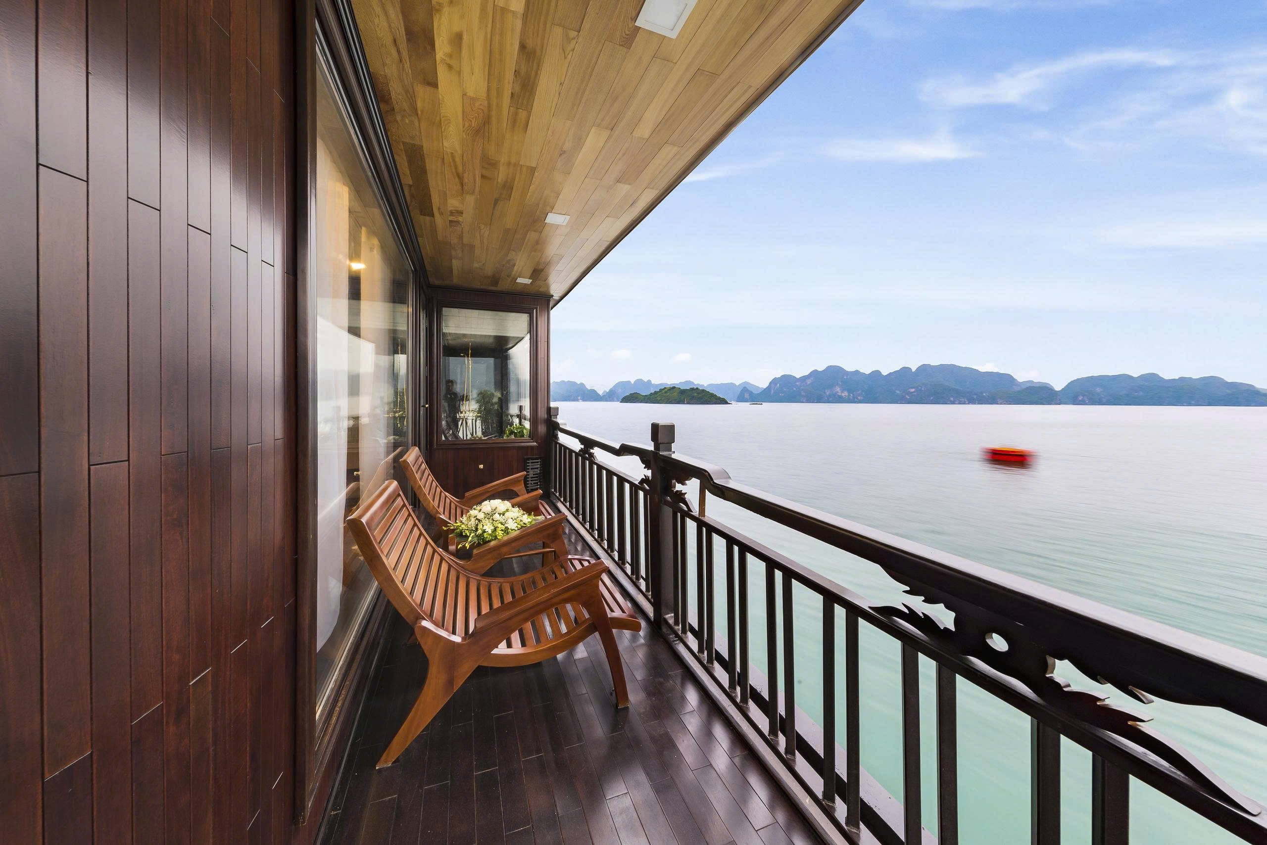 Mila Grand Cruise: Indochine Masterpiece 5 Star in Lan Ha Bay